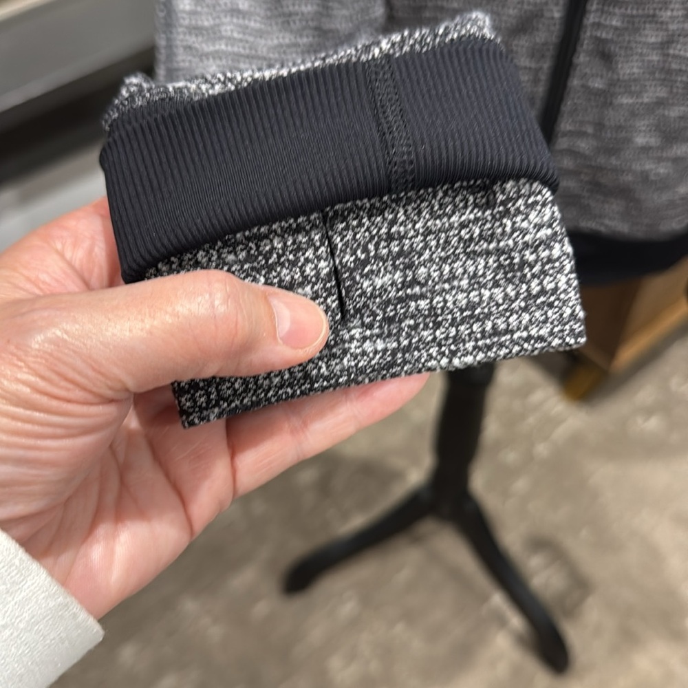 EUC Lululemon Jacket 10 - Picture 4 of 6